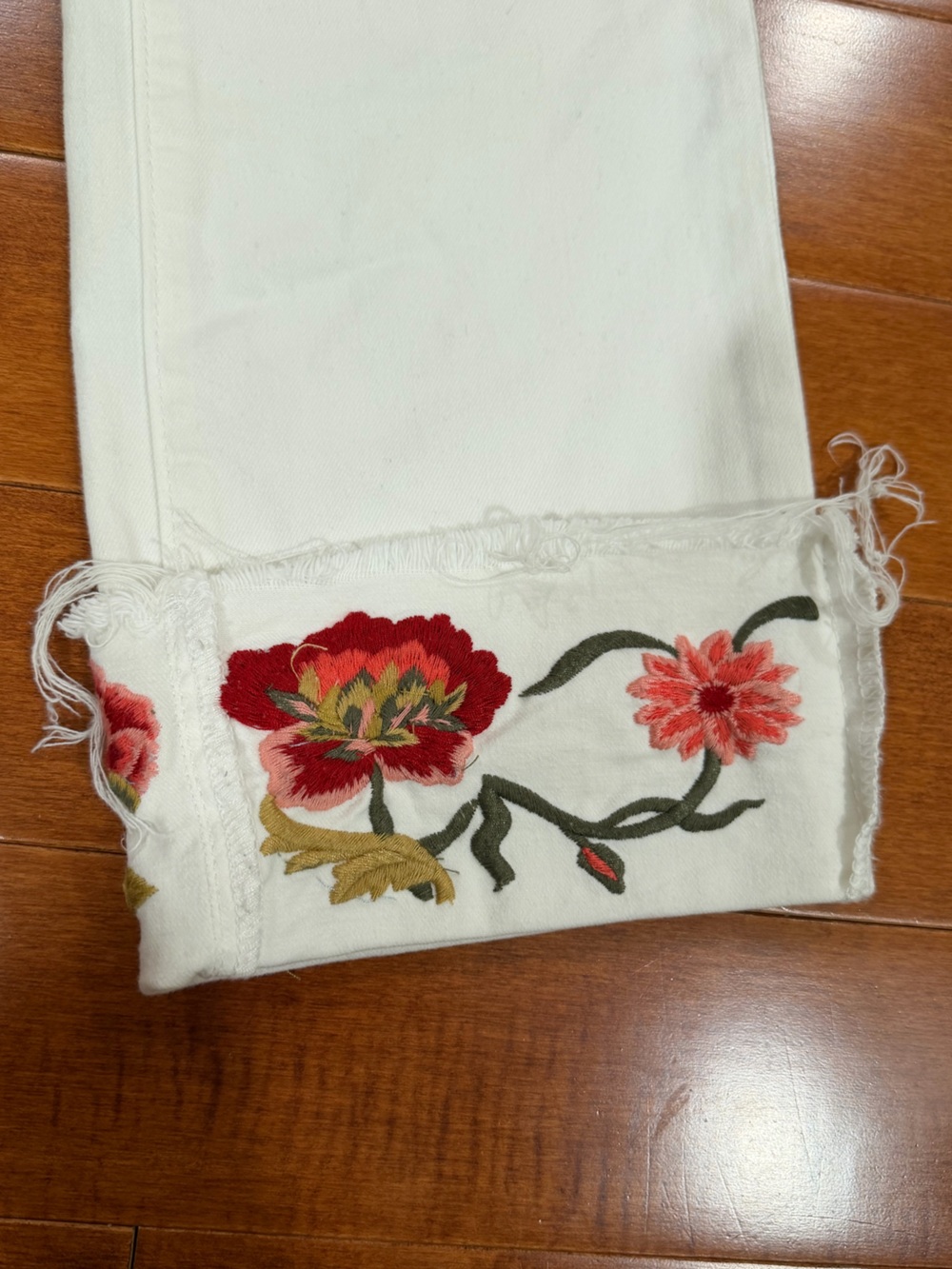 DRIFTWOOD White w Embroidered Floral Cuffs Cotton Blend Colette Jeans Pants 28 - Picture 4 of 7